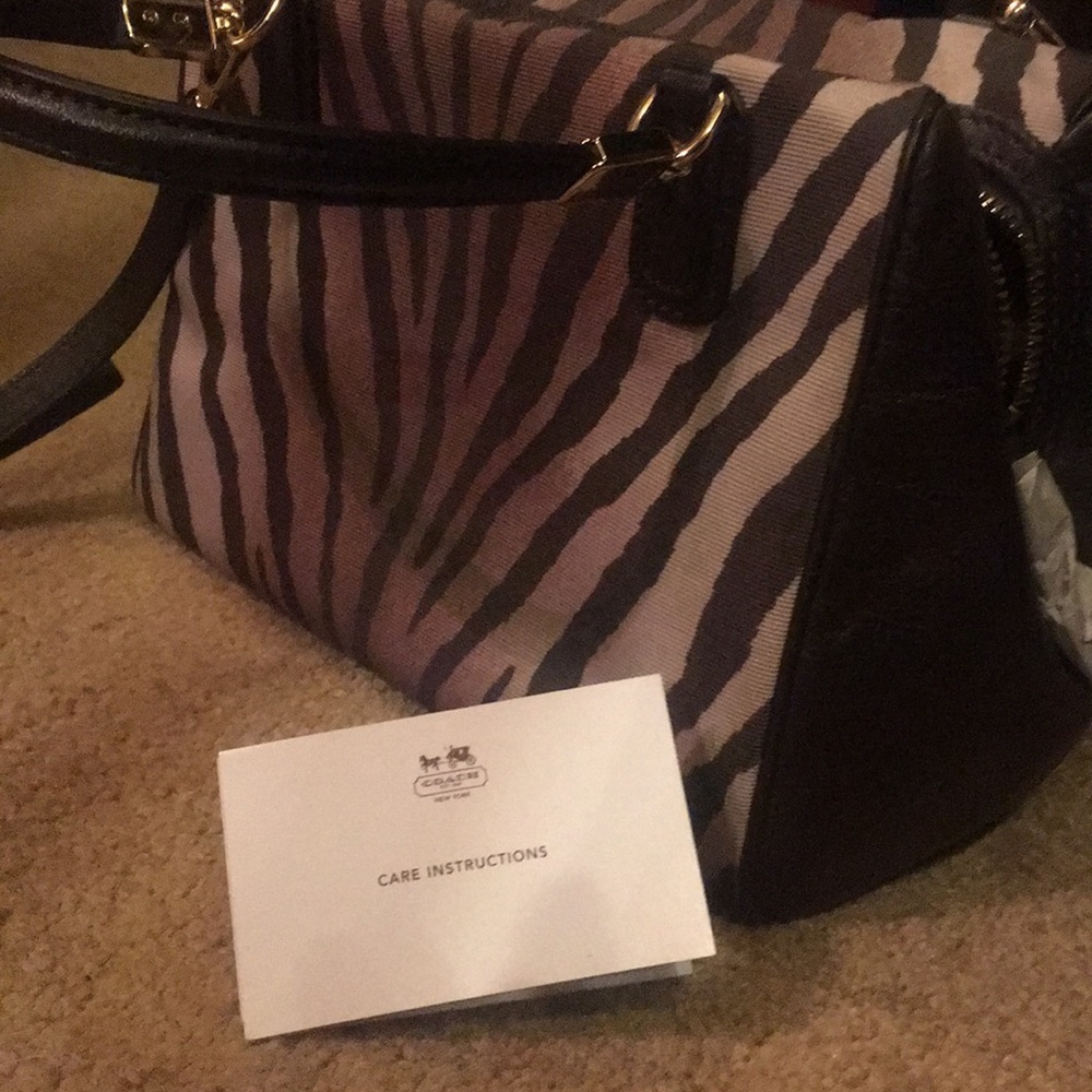 Small Coach Purse - Picture 6 of 7